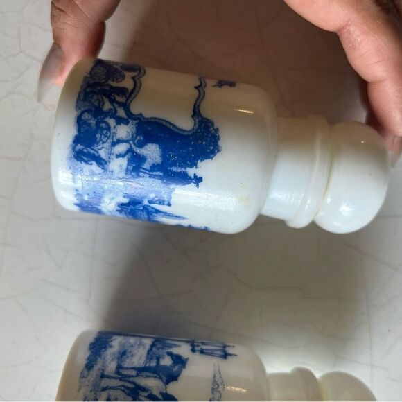 Vintage 1950's Milk Glass Belgium Apothecary set of two With Bubble Lid 5 X 2.5 - Picture 2 of 5